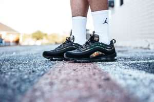 Кроссовки Nike Air Max - идеальный вариант для спортивных женщин